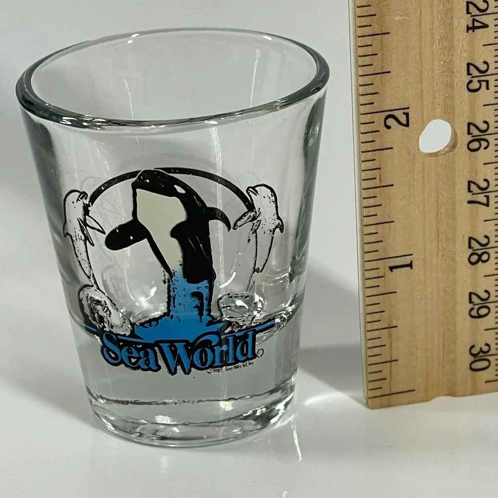 Vintage 1985 SeaWorld Shamu Orca Dolphin Shot Glass Souvenir Clear Barware